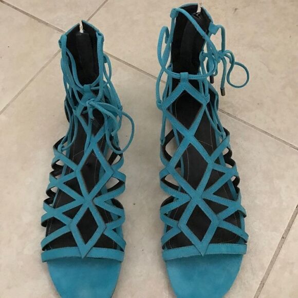 Kendall + Kylie Sandals  - Picture 2 of 4